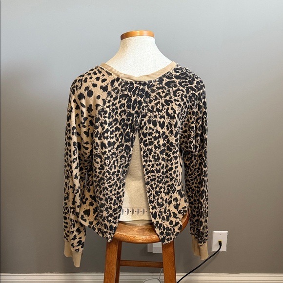 Current Elliott - Leopard Print Split Back Long Sleeve Sweatshirt - Size 1 - Picture 7 of 11